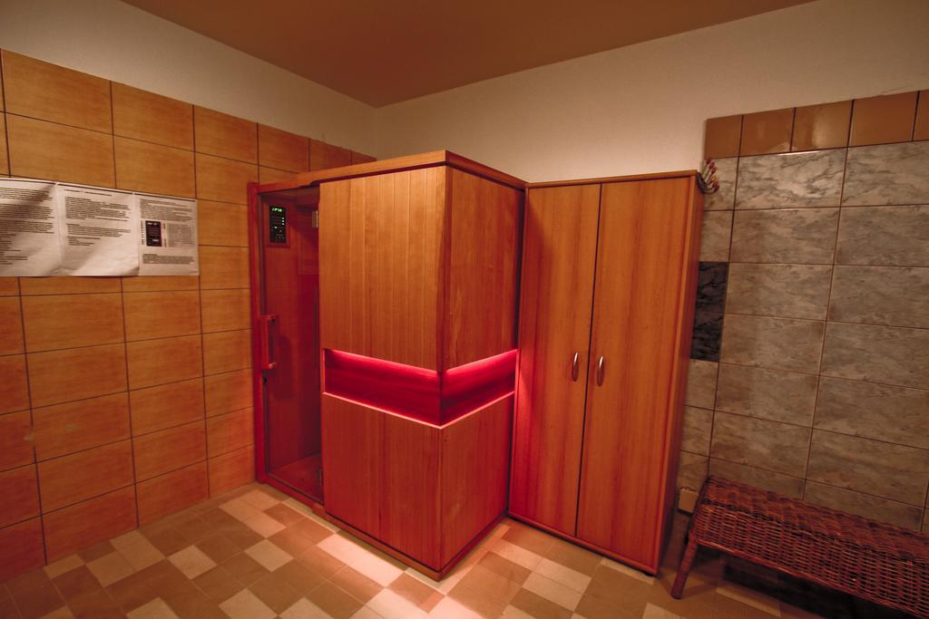 Hotel Milord プウトゥスク エクステリア 写真