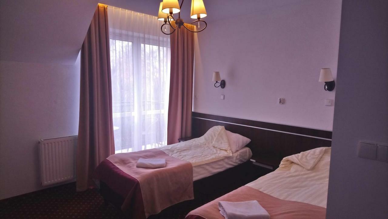 Hotel Milord プウトゥスク エクステリア 写真