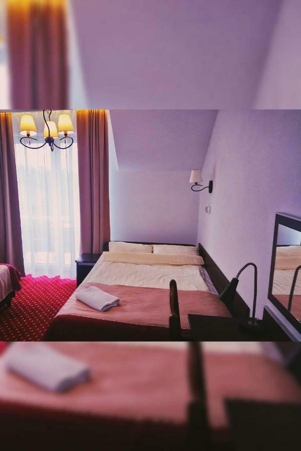 Hotel Milord プウトゥスク エクステリア 写真