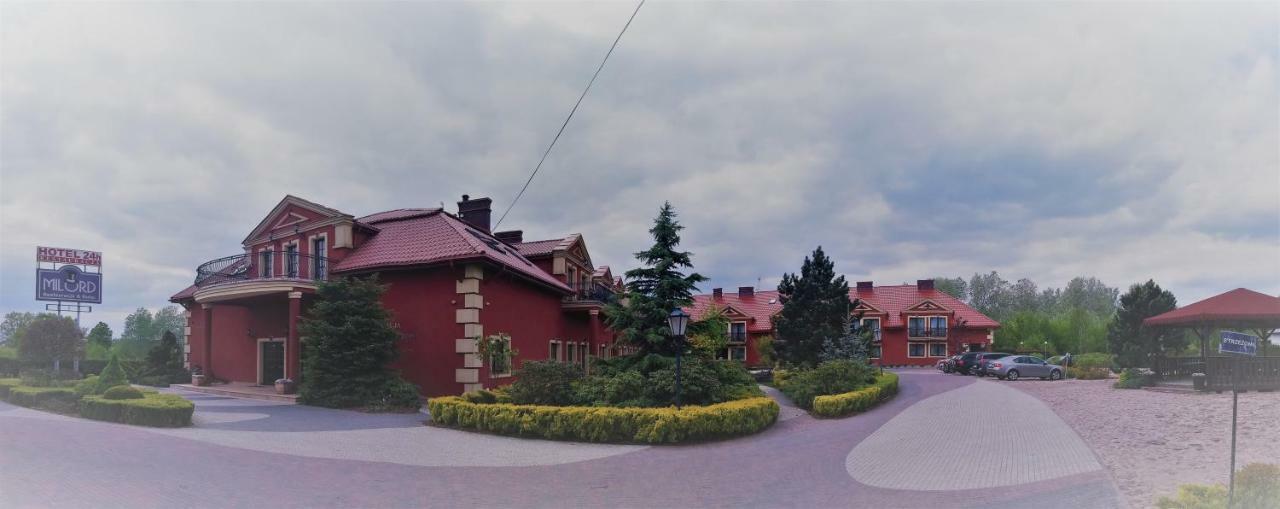 Hotel Milord プウトゥスク エクステリア 写真
